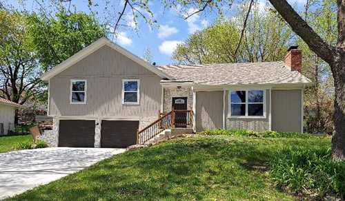$329,900 - 3Br/3Ba -  for Sale in East Lakeview Annex, Blue Springs