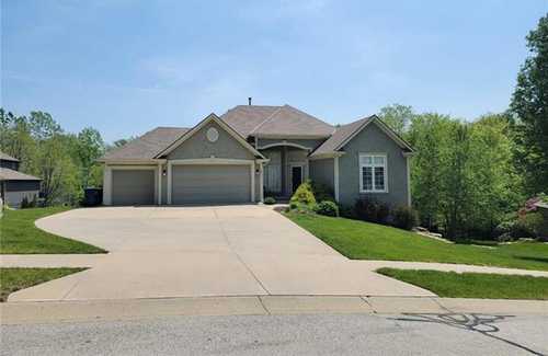 $639,000 - 4Br/4Ba -  for Sale in Hills Of Oakwood, Liberty