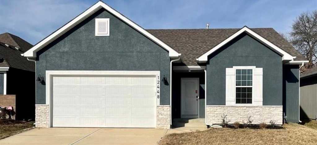 $449,000 - 4Br/3Ba -  for Sale in Canaan Lake West, Kansas City