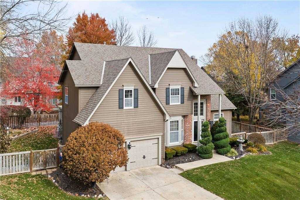 $569,900 - 4Br/4Ba -  for Sale in Timbers Edge, Overland Park