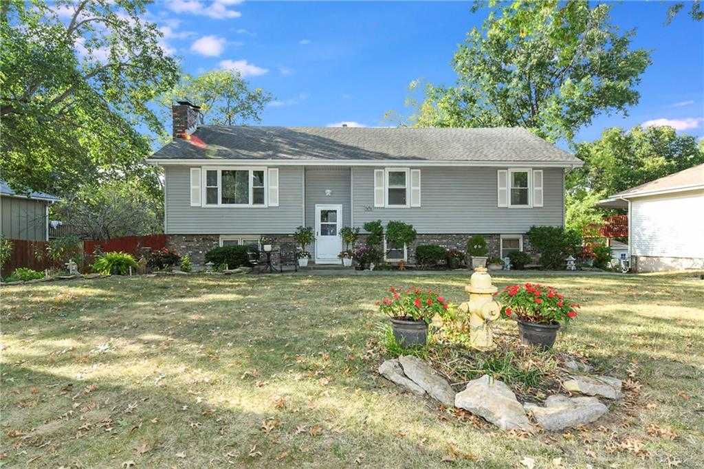 $385,000 - 4Br/3Ba -  for Sale in Hinsdale, Lee's Summit