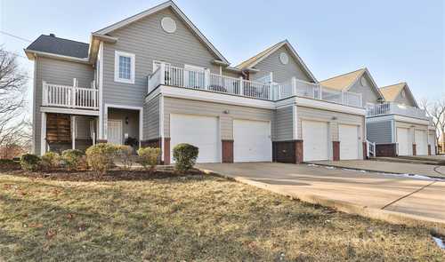 $369,900 - 3Br/3Ba -  for Sale in Villas At Oak Bend 5 The, St Louis