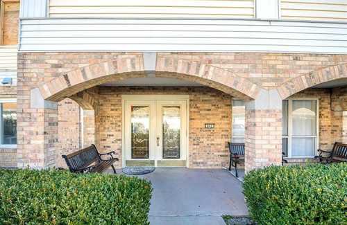 $129,900 - 2Br/2Ba -  for Sale in Carriage House Manor Condo Ph, St Louis