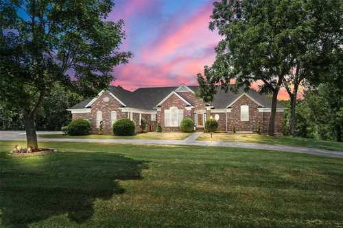 $724,900 - 4Br/4Ba -  for Sale in Country Spring, Wentzville