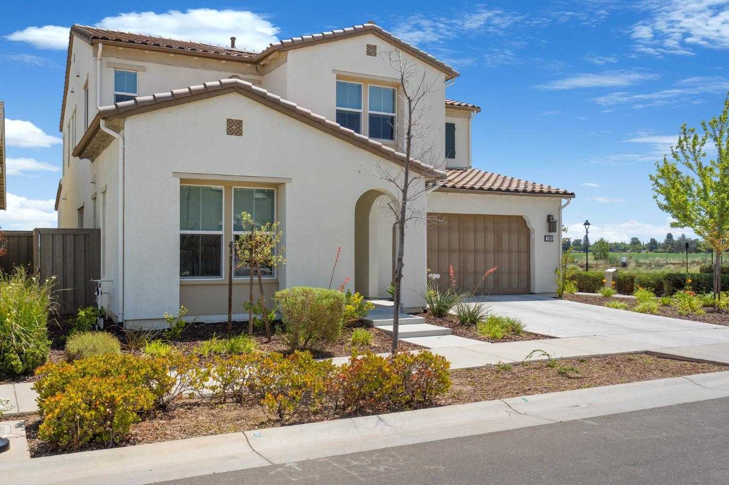 $1,499,000 - 4Br/5Ba -  for Sale in The Cannery, Davis