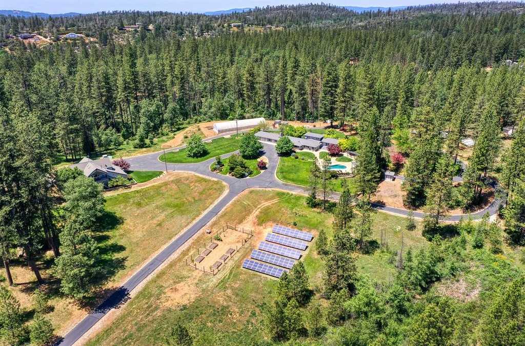 $2,200,000 - 5Br/6Ba -  for Sale in Grass Valley