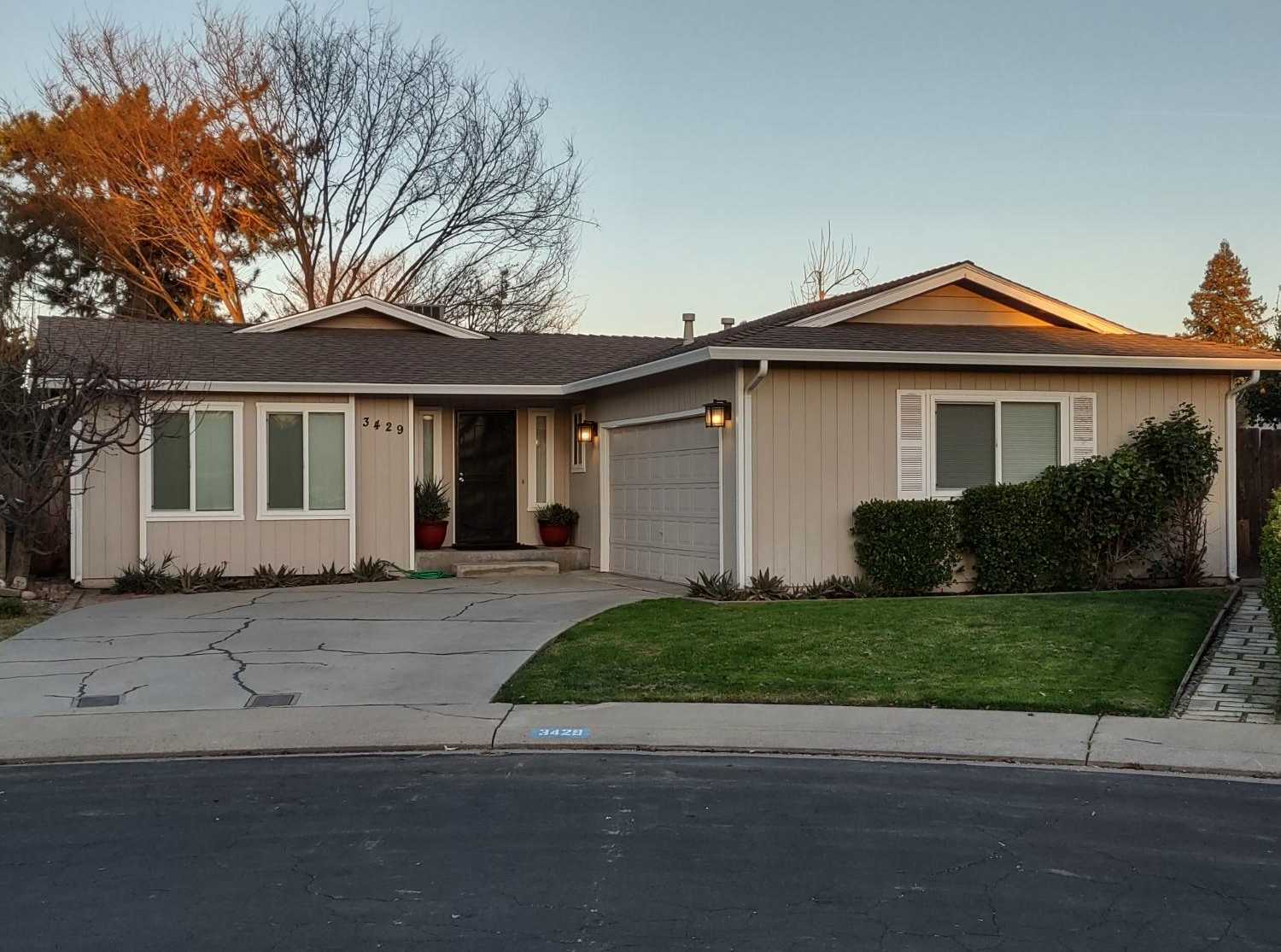 $495,000 - 3Br/2Ba -  for Sale in Wycliffe Heights 2, Modesto