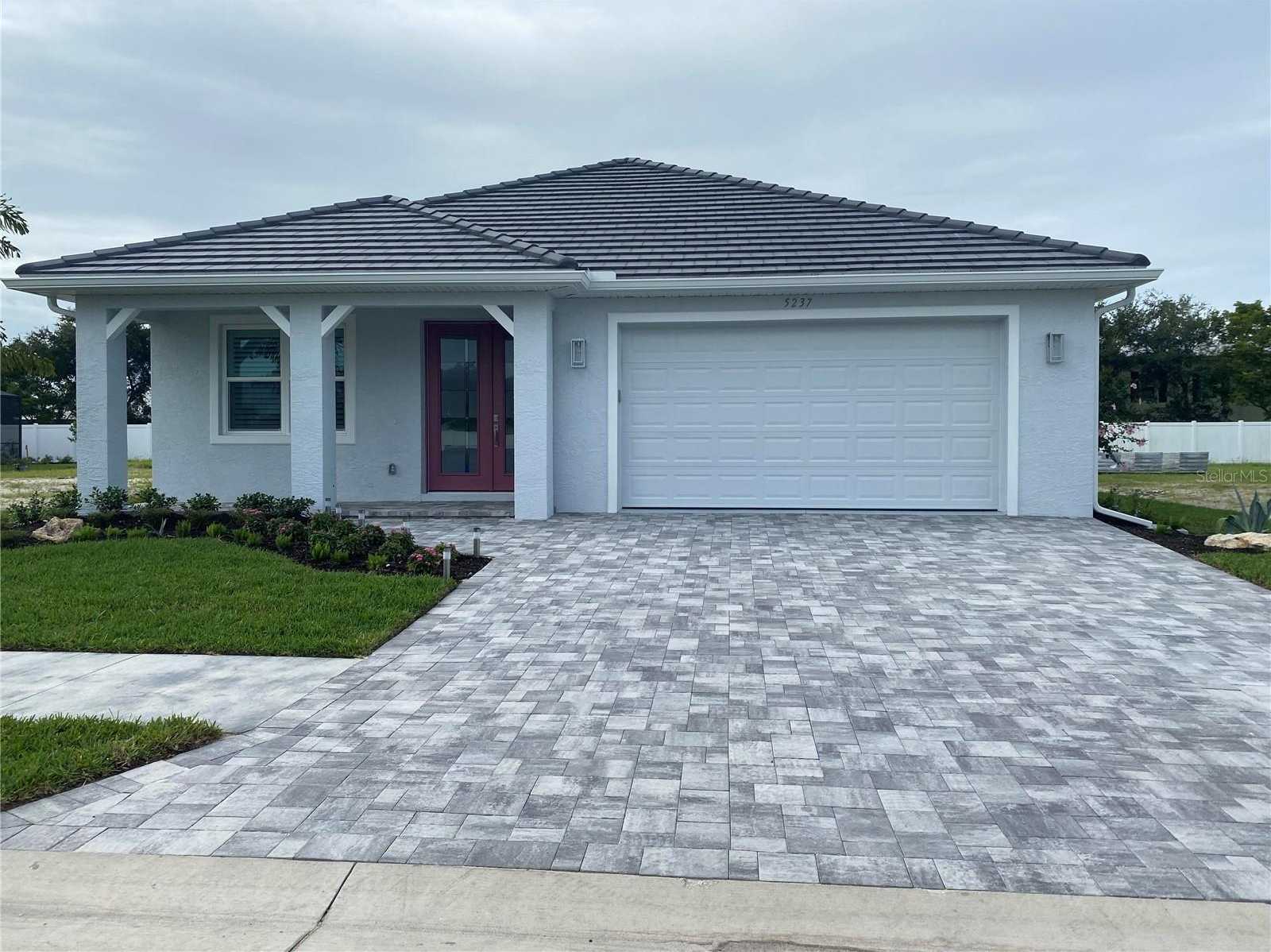 $788,000 - 3Br/2Ba -  for Sale in Sand Hill Cove, Sarasota