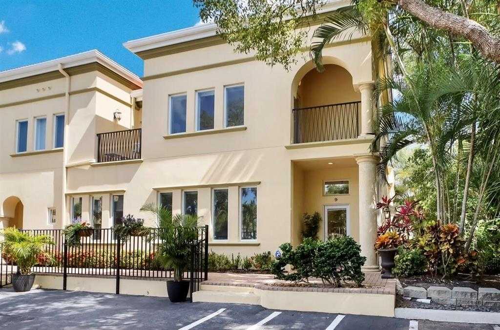 $1,150,000 - 3Br/3Ba -  for Sale in The Villas On Laurel, Sarasota