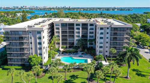 $475,000 - 1Br/2Ba -  for Sale in Lido Towers, Sarasota