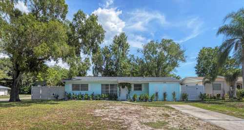 $625,000 - 3Br/3Ba -  for Sale in Blossom Brook, Sarasota