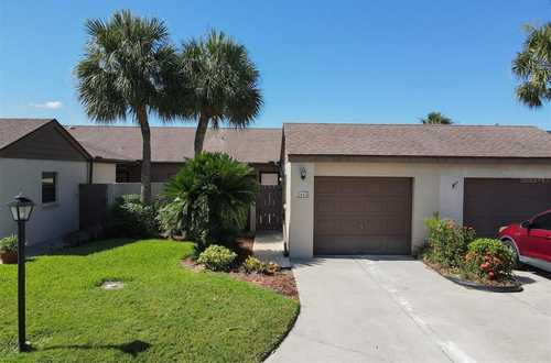 $350,000 - 2Br/2Ba -  for Sale in Forty-three West Ii, Sarasota
