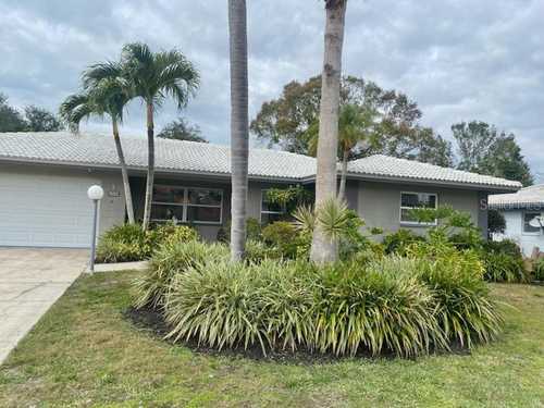 $650,000 - 3Br/2Ba -  for Sale in Gulf Gate Woods, Sarasota