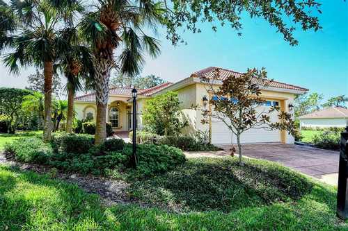 $345,000 - 3Br/2Ba -  for Sale in Woodmere At Jacaranda, Venice