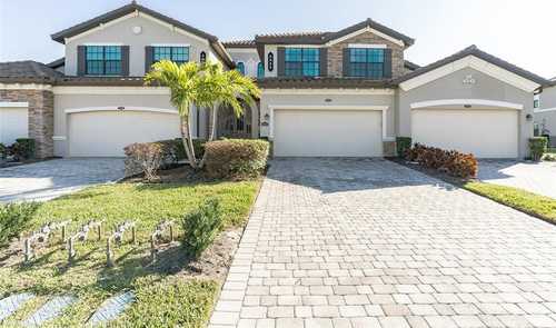 $749,900 - 3Br/2Ba -  for Sale in Coach Homes I At Lakewood National Ph 6, Bradenton