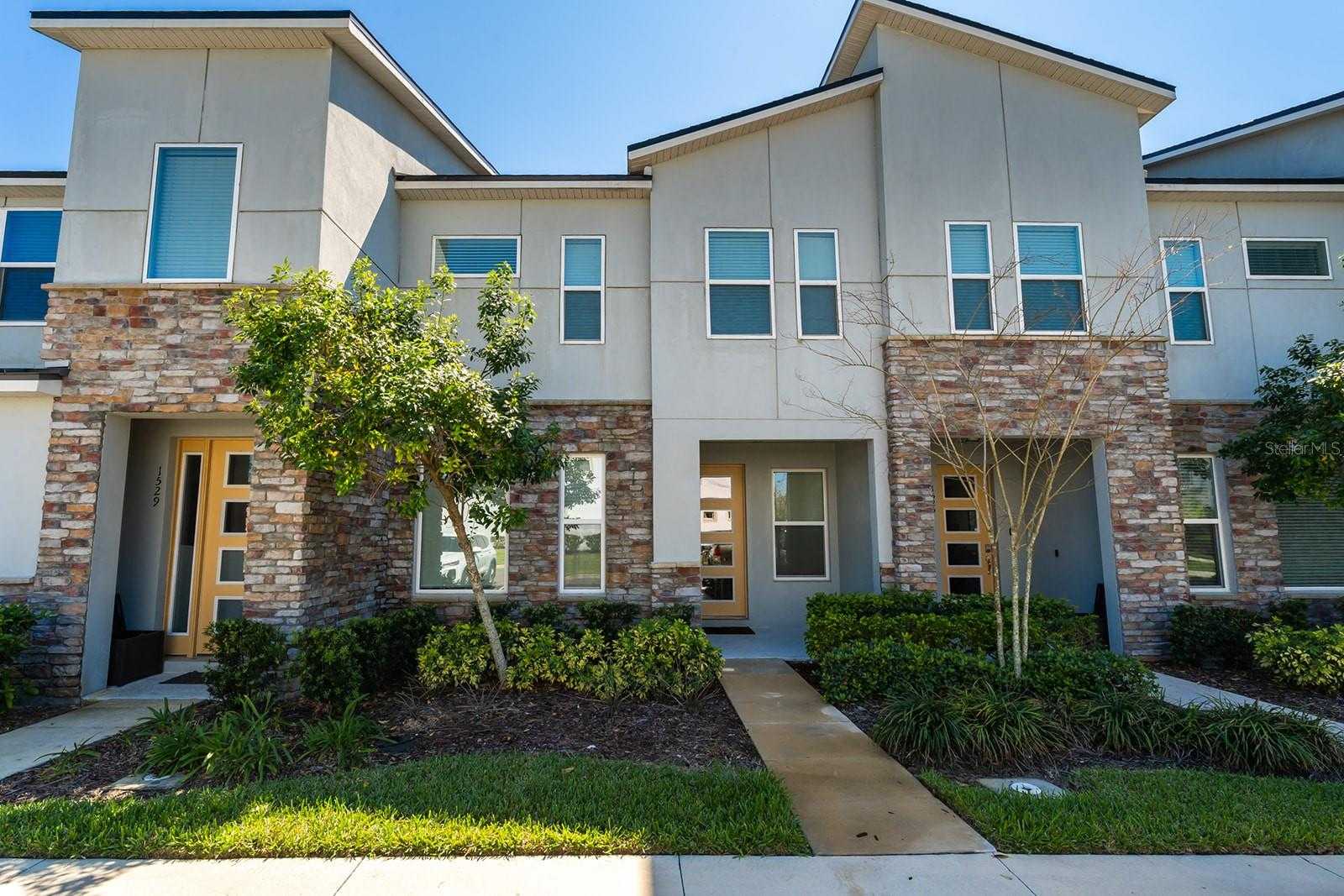 Photo 1 of 25 of 1527 CAREY PALM CIRCLE townhome