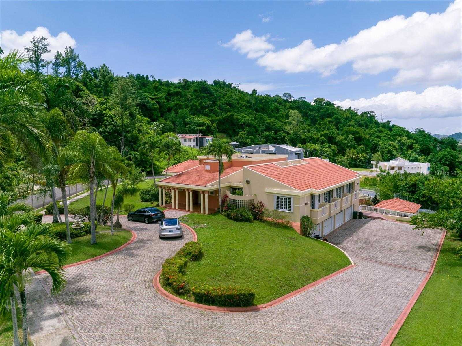 View CAGUAS, 00725 house