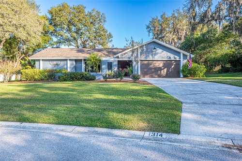$485,000 - 4Br/2Ba -  for Sale in Huntington Woods, Valrico