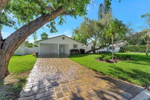 $549,000 - 3Br/2Ba -  for Sale in Desoto Terrace, Sarasota