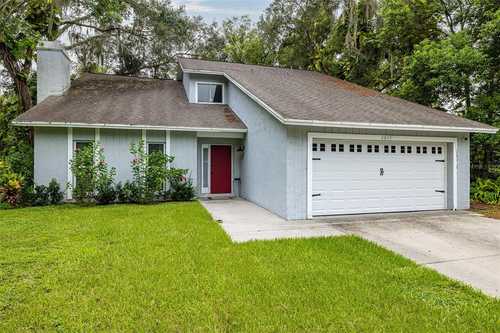 $550,000 - 4Br/3Ba -  for Sale in The Willows Unit 1, Valrico