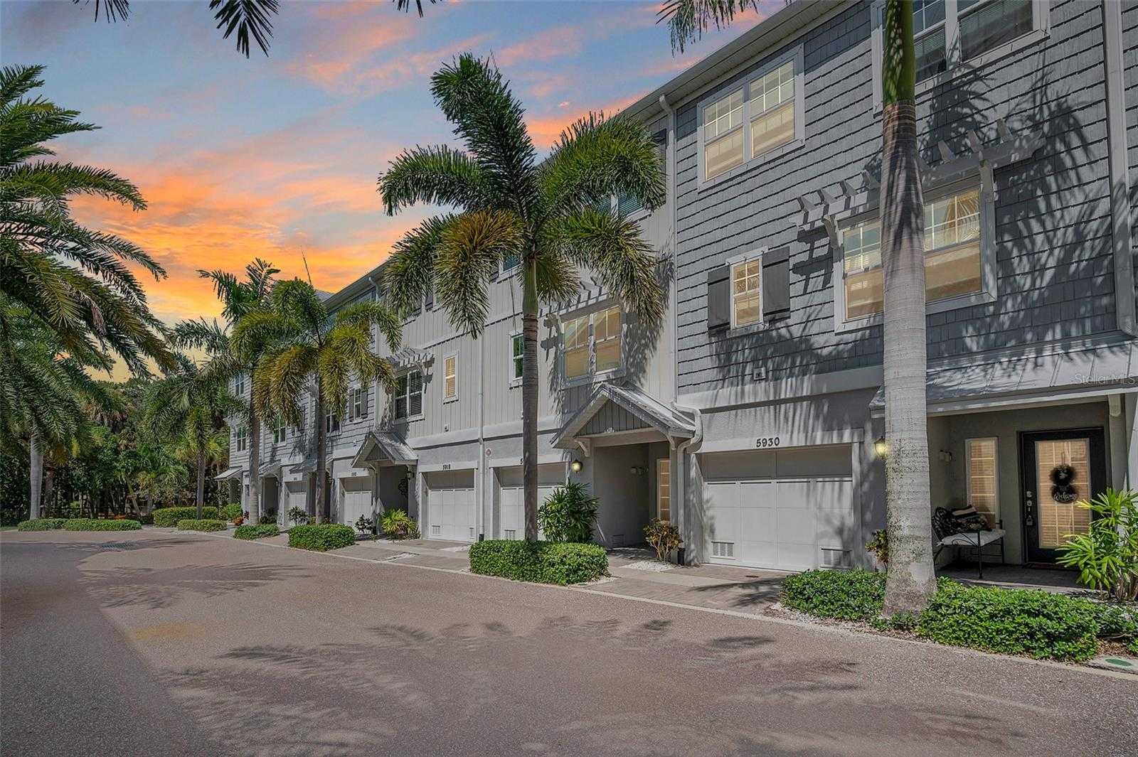 $630,000 - 3Br/3Ba -  for Sale in Cove At Loggerhead Marina, St Petersburg