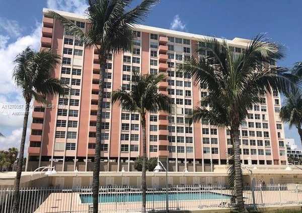 2899 Collins Ave Unit 19