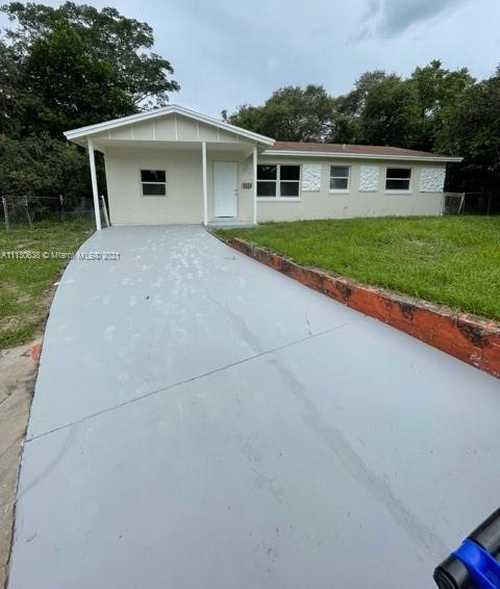 $249,900 - 4Br/2Ba -  for Sale in Breezewood, Orlando