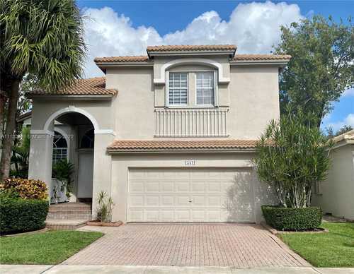 $820,000 - 4Br/3Ba -  for Sale in Grove Place, Pembroke Pines