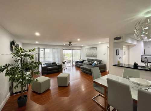 $275,000 - 2Br/2Ba -  for Sale in Racquet Club Of Kendale L, Miami