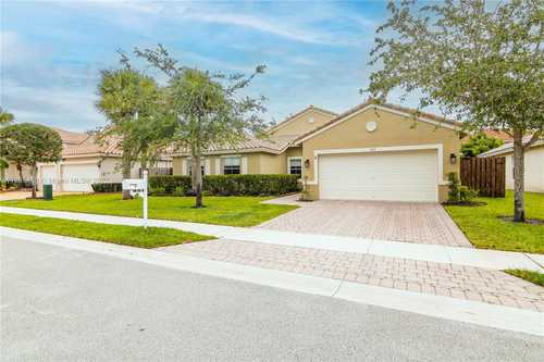 $735,000 - 4Br/2Ba -  for Sale in Vulcan Materials Company, Pembroke Pines