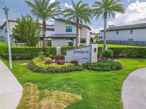 $1,250,000 - 4Br/4Ba -  for Sale in Pinnacle, Doral