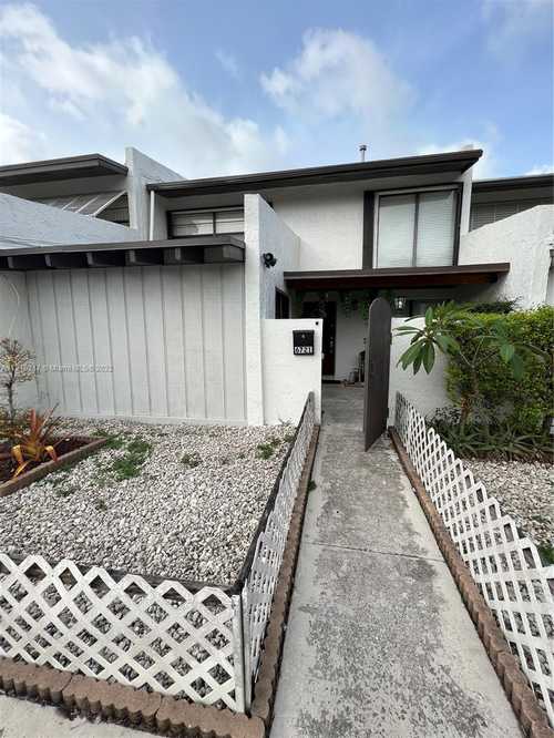 $415,000 - 3Br/2Ba -  for Sale in Snapper Creek Townhouses, Miami