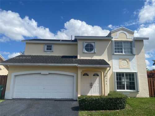 $580,000 - 4Br/3Ba -  for Sale in Patio Homes Of Doral Pine, Doral