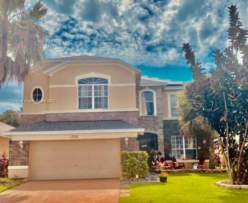 $650,000 - 4Br/3Ba -  for Sale in Heron Bay At Madow Woods, Orlando