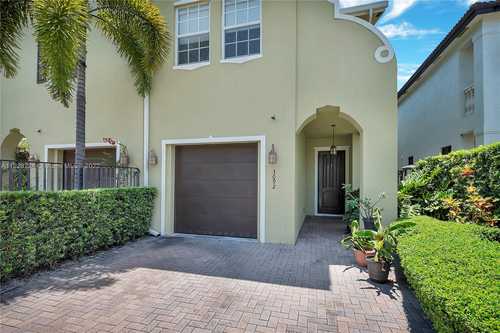 $1,650,000 - 4Br/4Ba -  for Sale in Coconut Grove New York, Coconut Grove