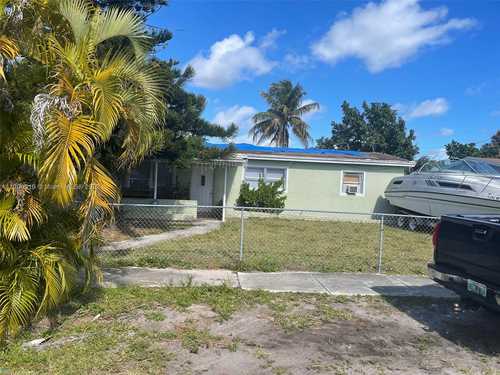 $385,000 - 4Br/3Ba -  for Sale in Ives Estates Sec 4, Miami