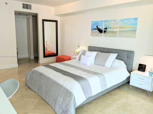 $675,000 - 1Br/1Ba -  for Sale in The Club At Brickell Bay, Miami