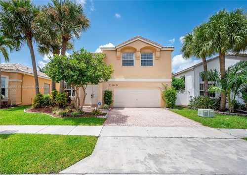 $619,000 - 4Br/3Ba -  for Sale in Towngate, Pembroke Pines