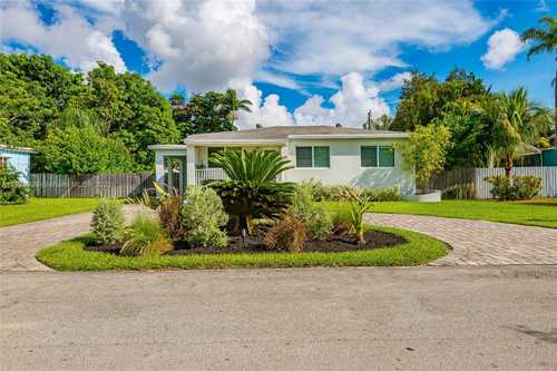 $850,000 - 3Br/1Ba -  for Sale in Davis Manor, South Miami