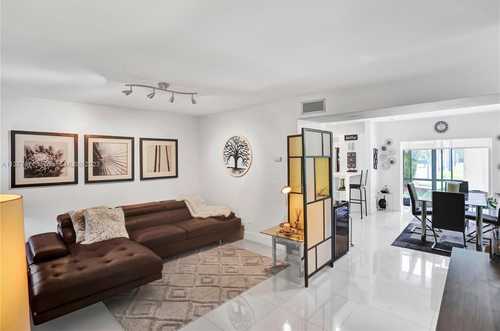 $310,000 - 2Br/2Ba -  for Sale in Kendall Acres West Condo, Miami