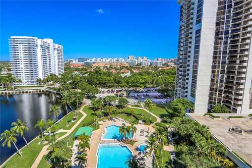$410,000 - 2Br/2Ba -  for Sale in The Clipper At Bisc Cove, Aventura
