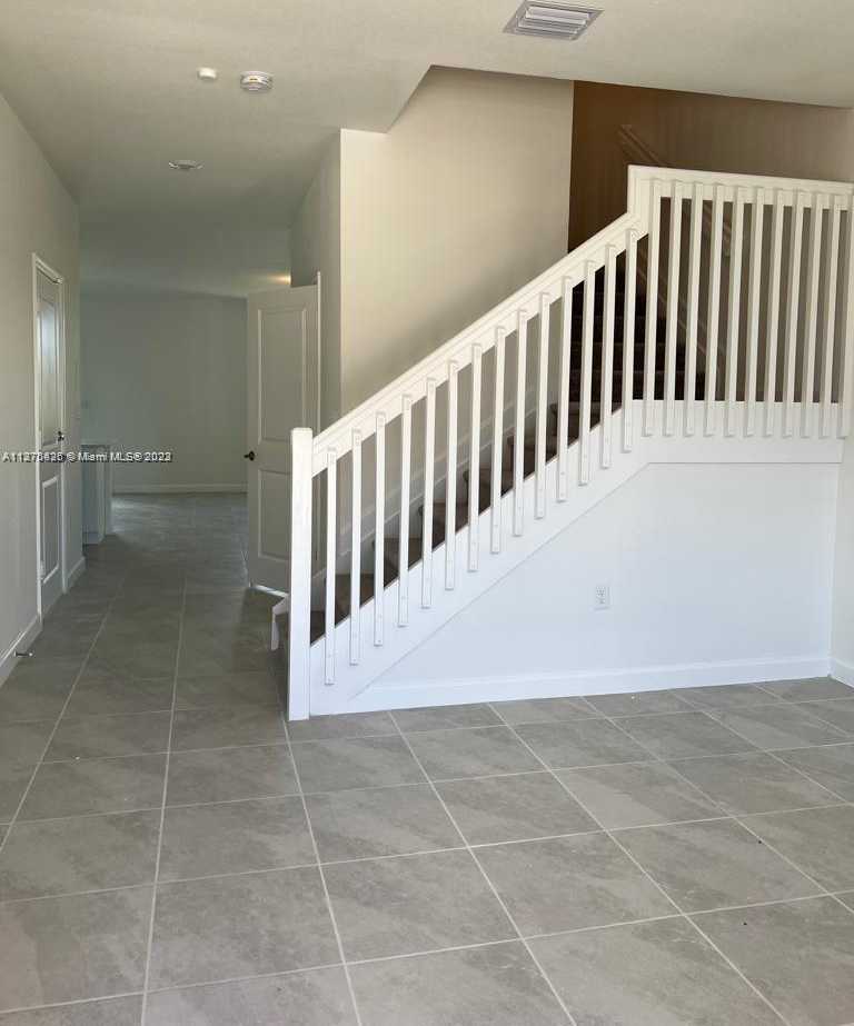 Photo 1 of 4 of 10021 SW 231st Ln townhome