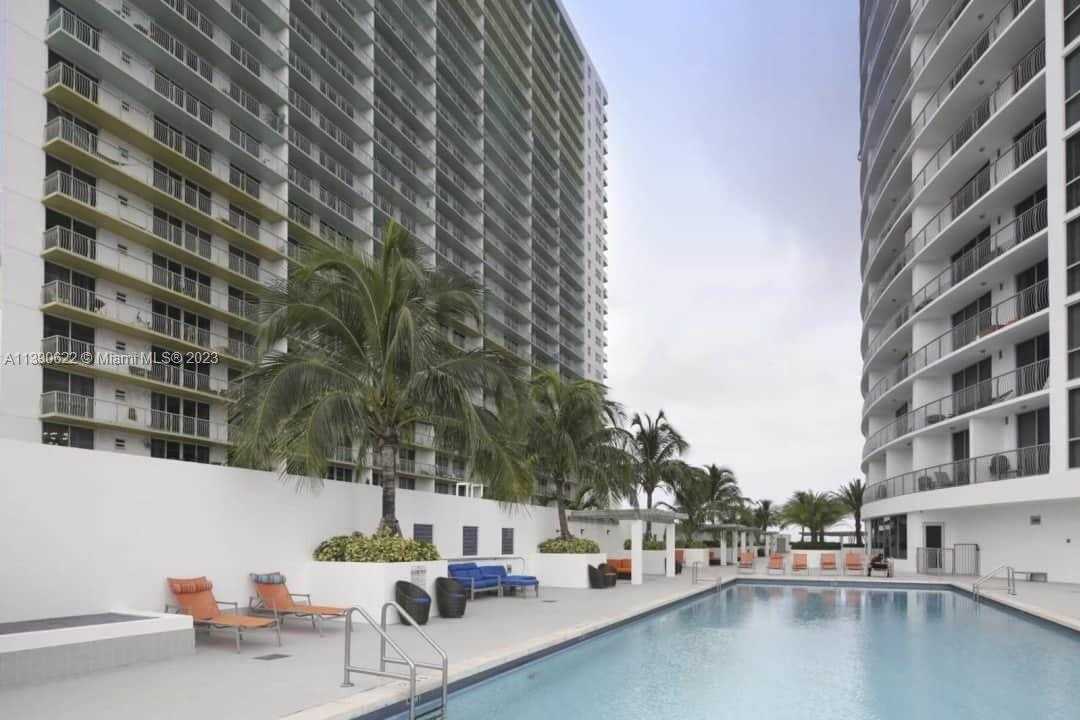 View Miami, FL 33132 condo