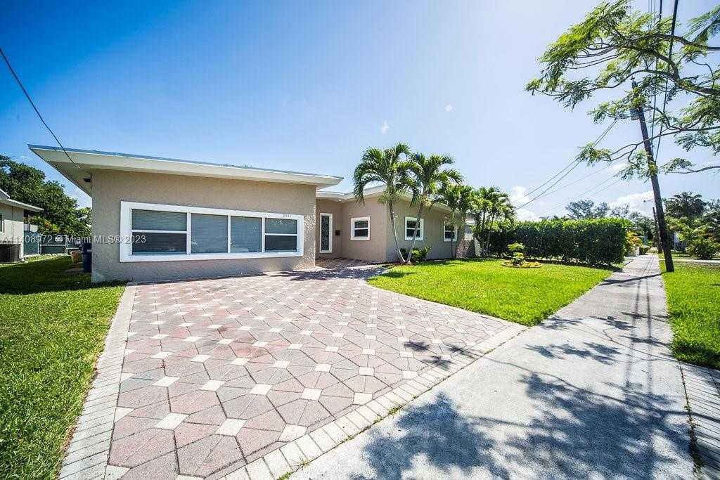 View Miami, FL 33180 house