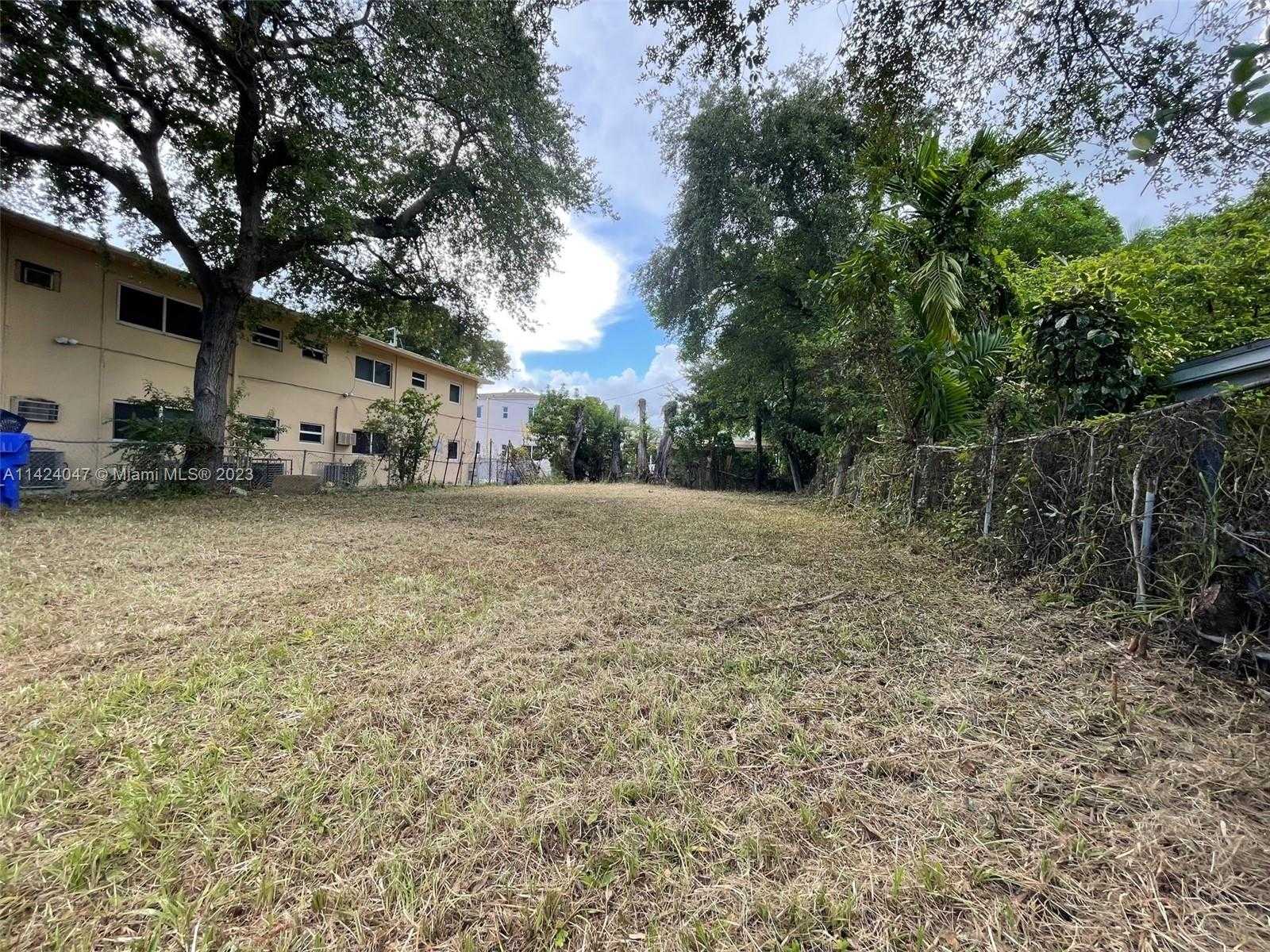 View Miami, FL 33127 property