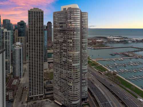 $979,500 - 3Br/3Ba -  for Sale in Harbor Point, Chicago