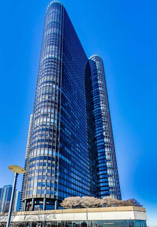 $750,000 - 3Br/3Ba -  for Sale in Harbor Point, Chicago