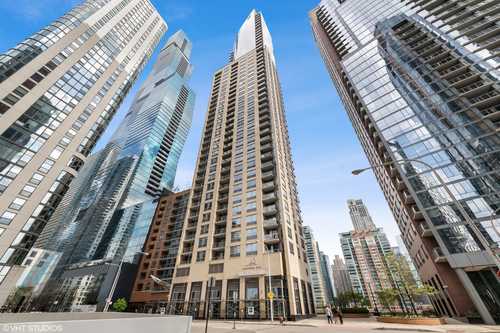 $700,000 - 2Br/3Ba -  for Sale in Chicago