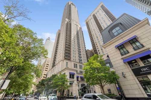 $3,295,000 - 3Br/4Ba -  for Sale in Chicago
