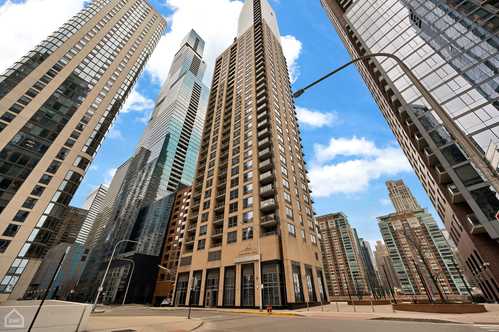 $990,000 - 3Br/3Ba -  for Sale in Chicago